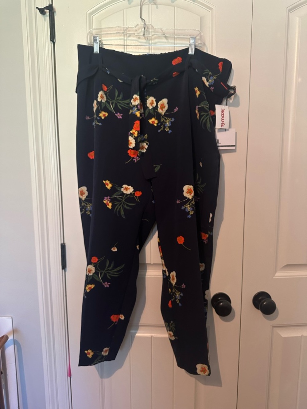 Jules & Leopold Navy Floral Tie-Waist Cropped Pants